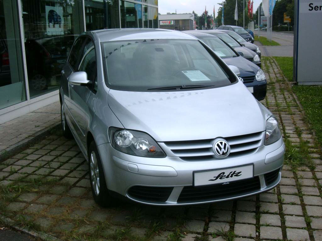 2005VolkswagenGolfPlus1.6FSI03