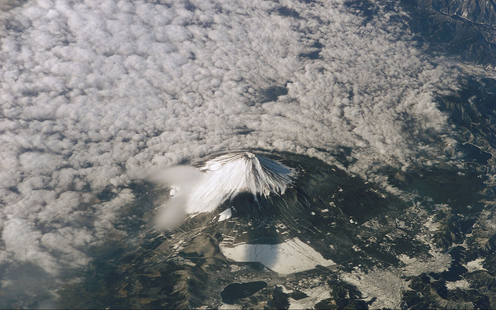 Earth-Mountain-23729